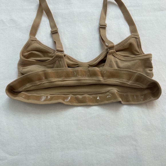 NWOT-Skims tan bralette - Picture 3 of 4